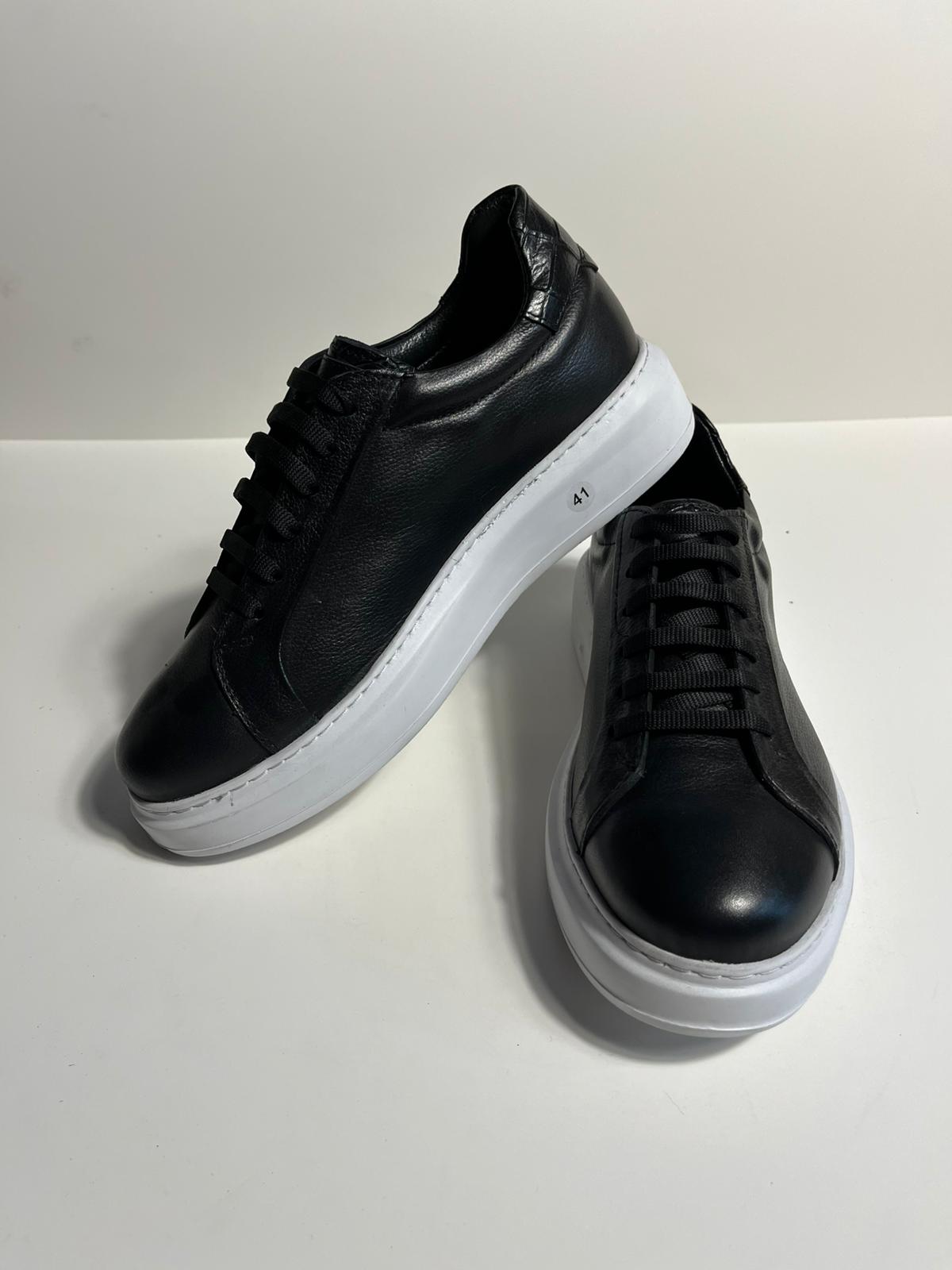 Zemor Siyah Deri Sneaker – Beyaz Tabanlı Erkek Ayakkabı