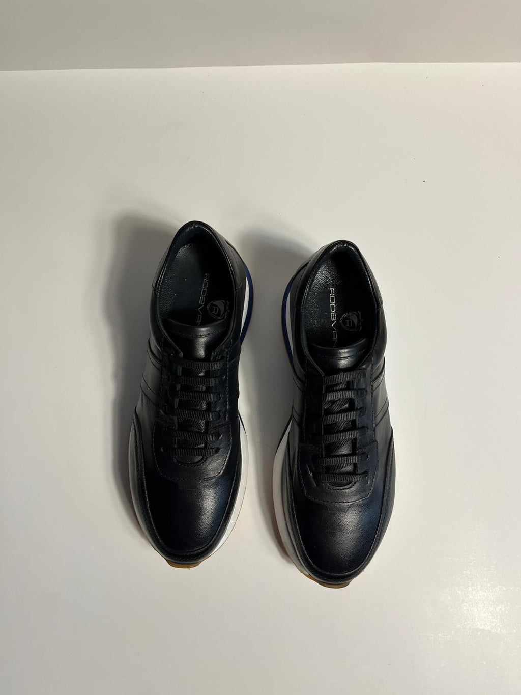 Zemor Siyah Deri Sneaker – Mavi Detaylı Erkek Spor Ayakkabı