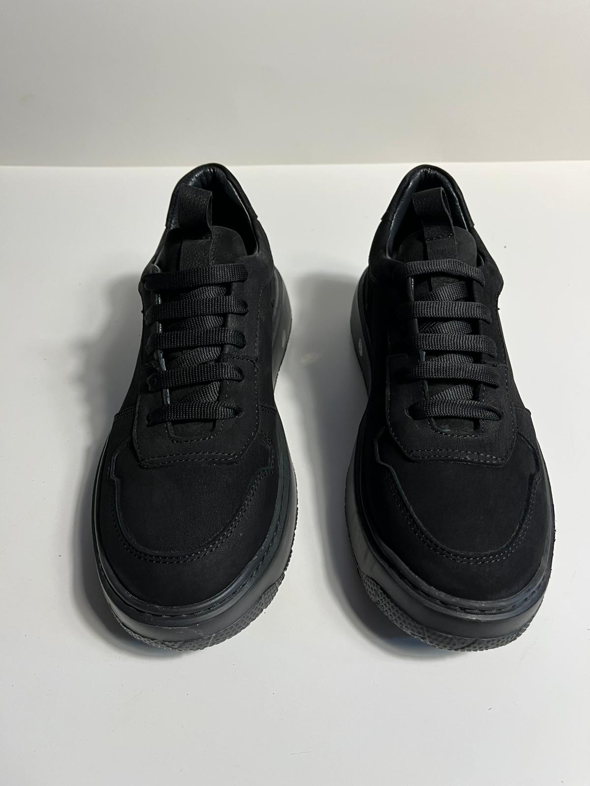 ZEMOR Siyah Sneaker – Şıklık ve Konforun Buluşması