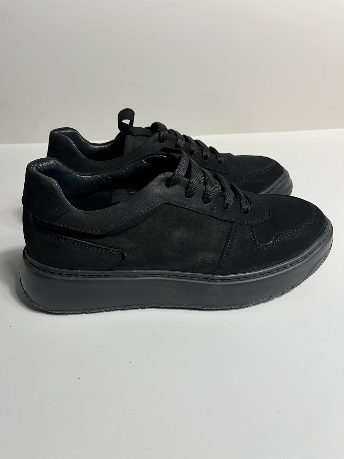 ZEMOR Siyah Sneaker – Şıklık ve Konforun Buluşması