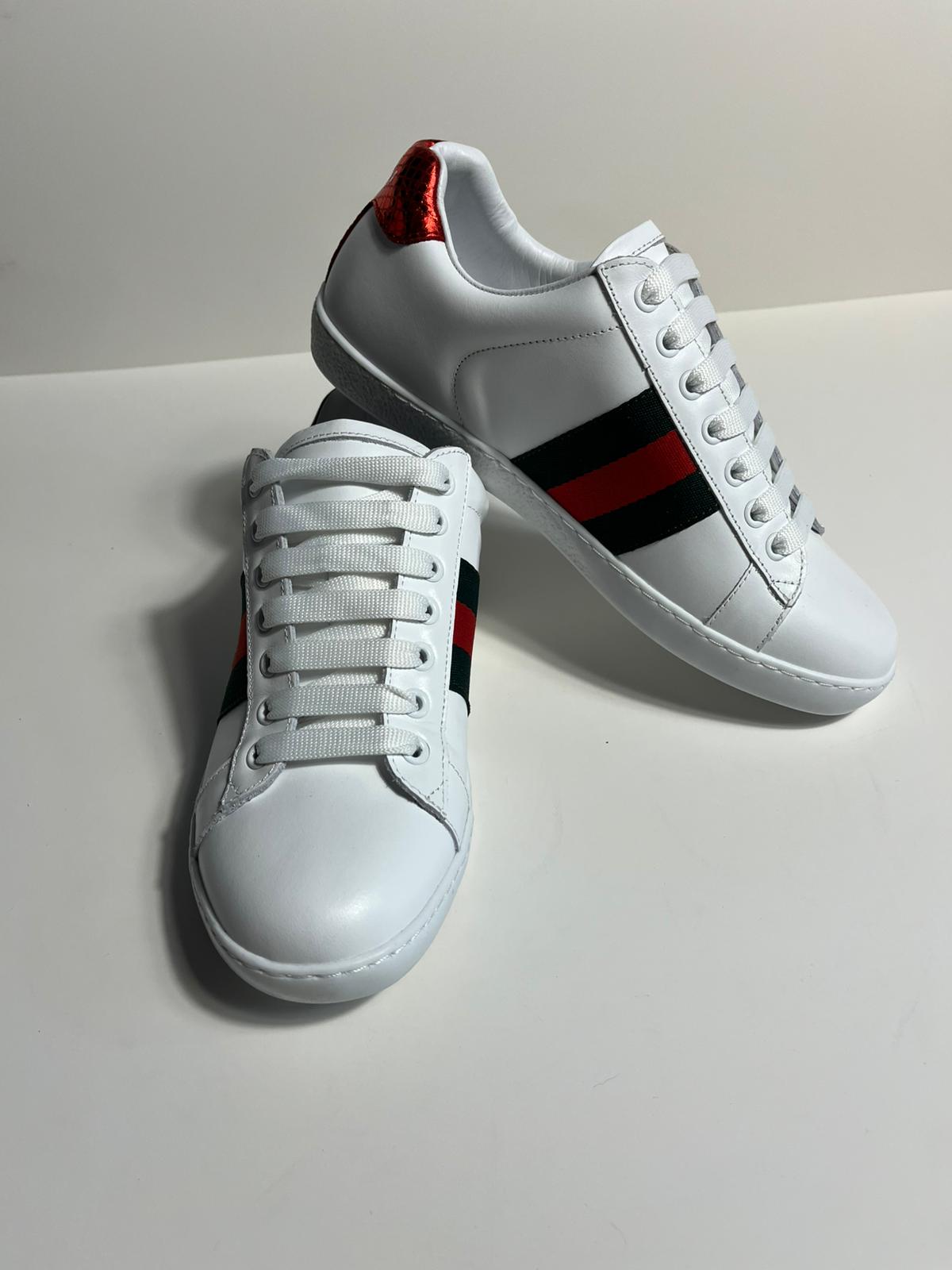 Gucci Unisex Beyaz Sneaker – Kırmızı & Siyah Detaylı