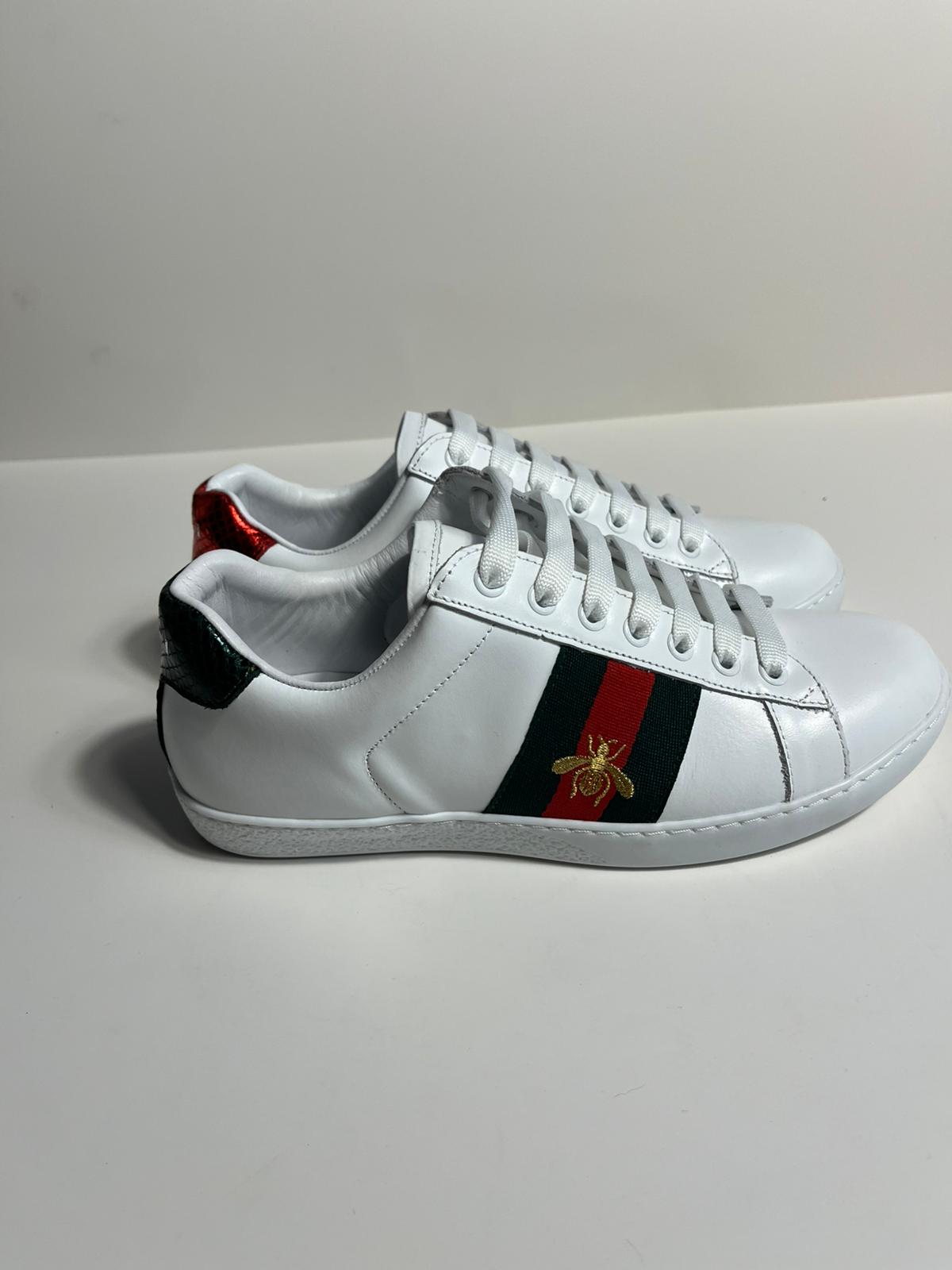 Gucci Unisex Beyaz Sneaker – Kırmızı & Siyah Detaylı